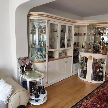 Elena Quarto em Acomodações Particulares *