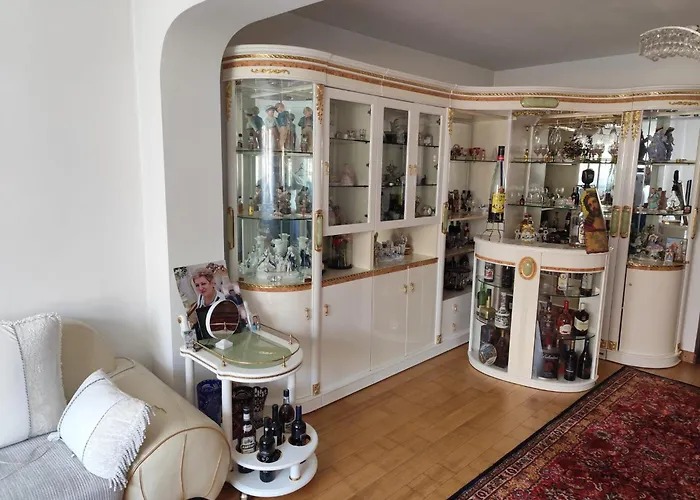 Elena Проживання в сім'ї *